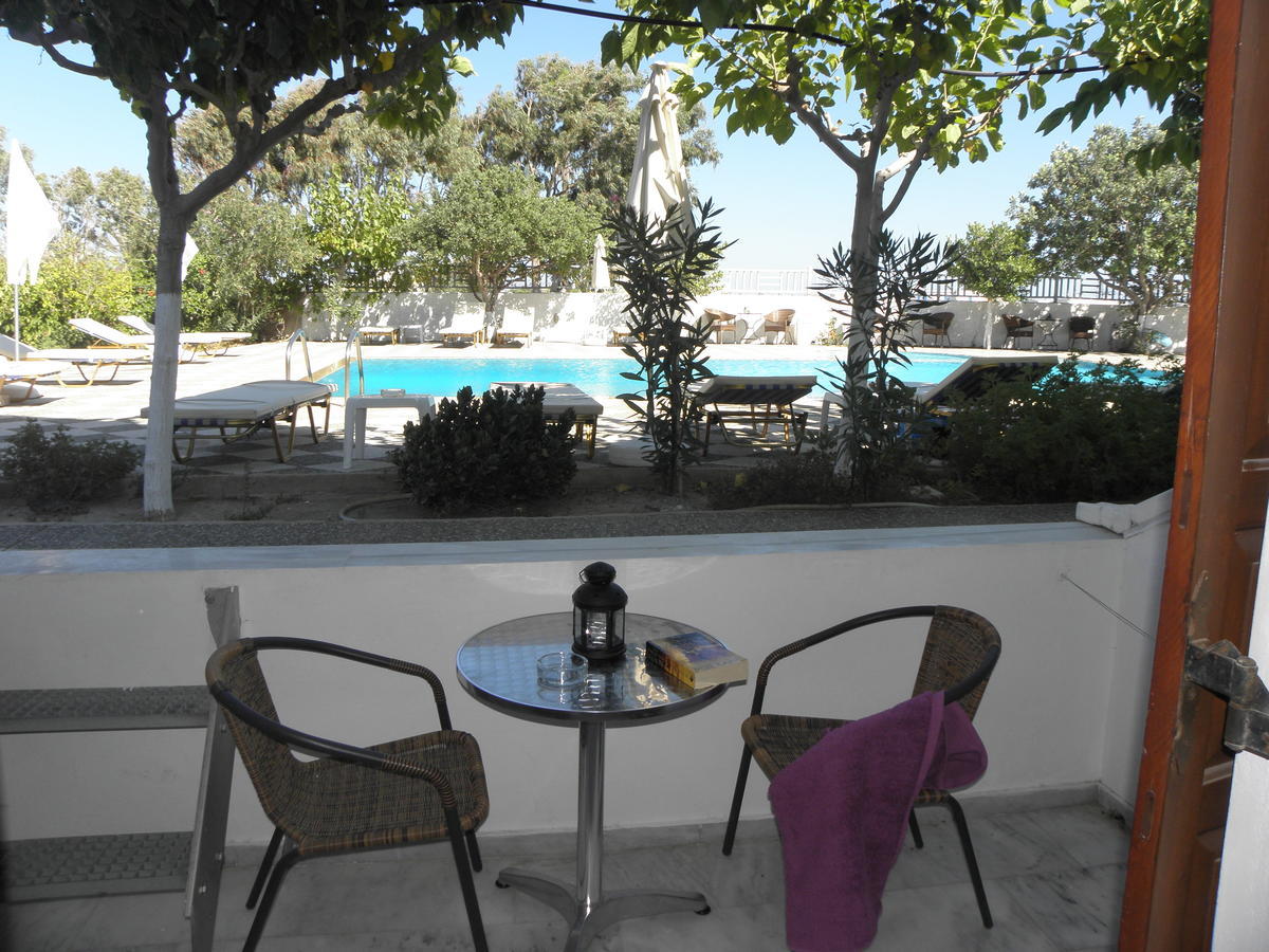 Areti Hotel Kamári Екстериор снимка