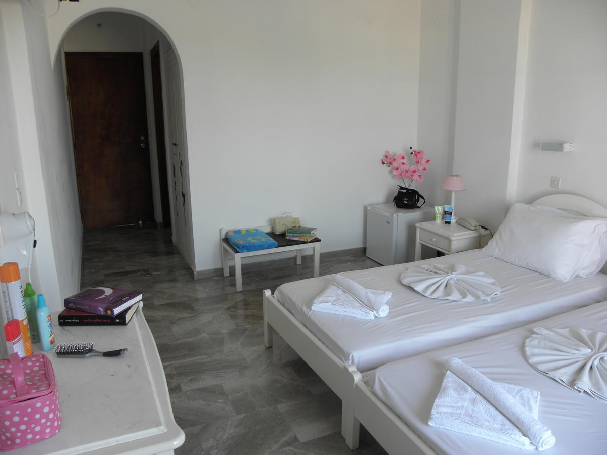 Areti Hotel Kamári Екстериор снимка