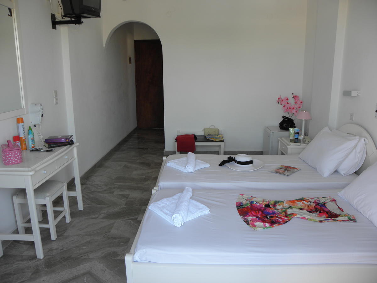Areti Hotel Kamári Екстериор снимка